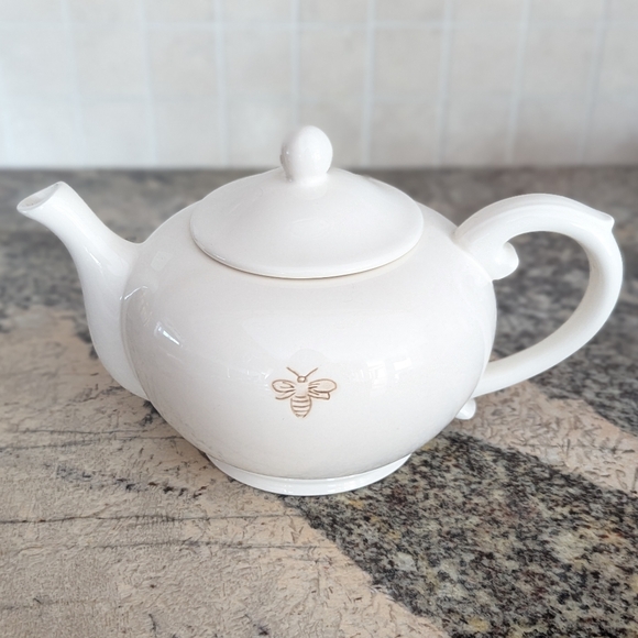 Retired Pottery Barn Ceramic Bumble Bee Teapot - Picture 1 of 12